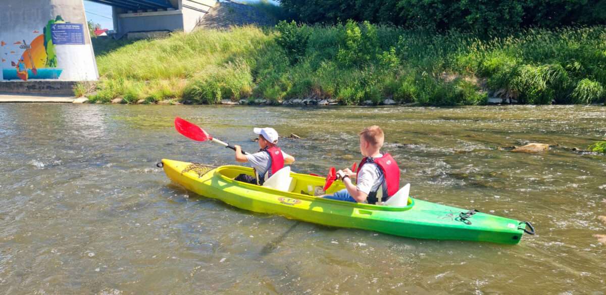 Paddling Vs. Rowing A Whitewater Raft | Kayak Manual