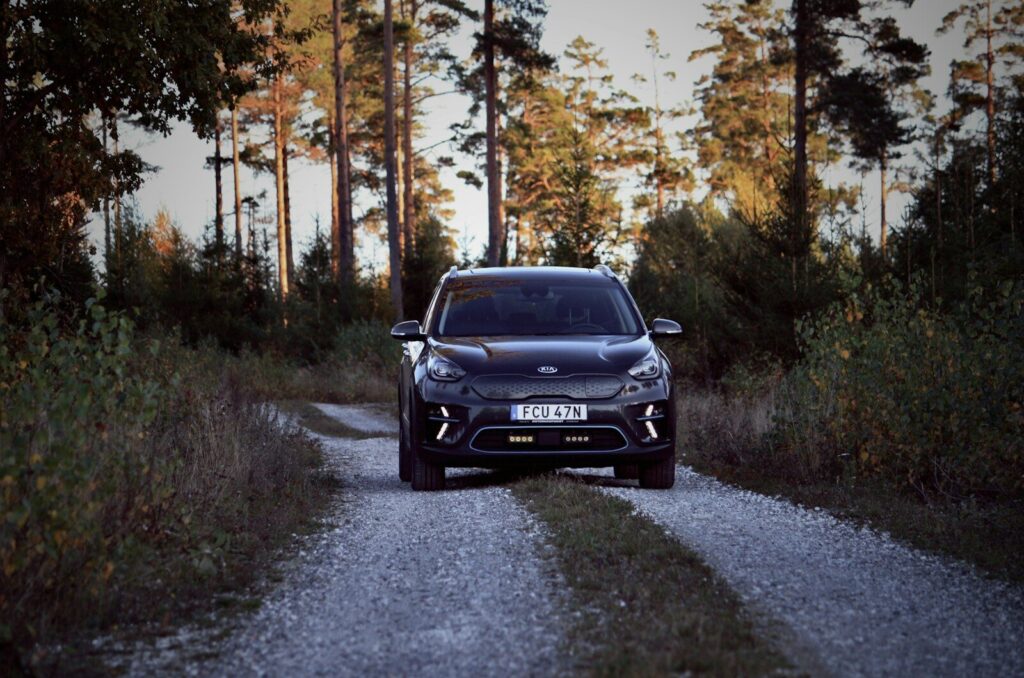 Best 5 Kayak Racks for Kia Niro a car is driving down a gravel road